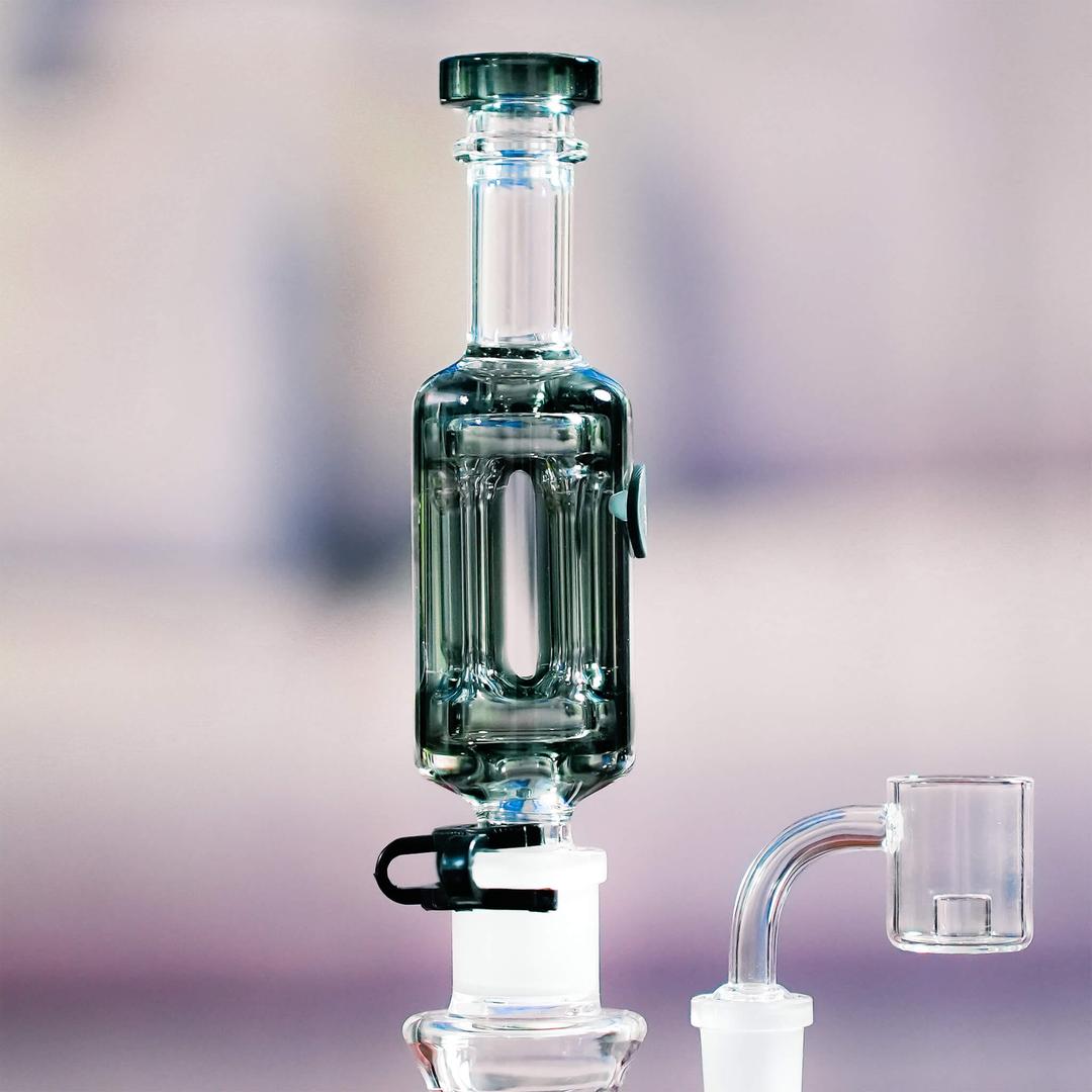 Freeze Pipe Mini Dab Rig close-up showing detachable glycerin coil chamber for icy, smooth performance.