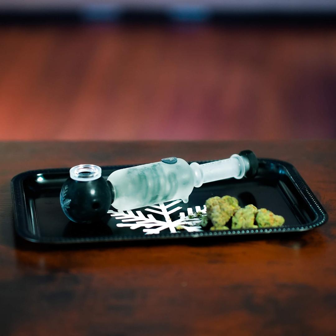 Freeze Pipe displayed in open black case with accessories and detachable coil